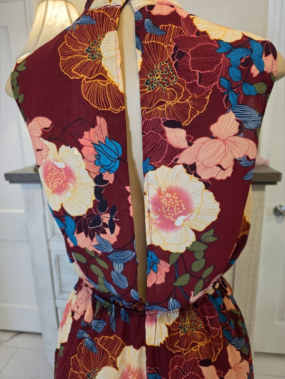 Monteau NWT Floral V-Neck Sleeveless Romper in Burgundy - Picture 6 of 7